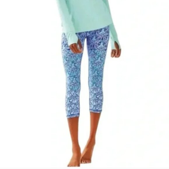 LILLY PULITZER | UPF 50+ Luxletic Weekender Crop Legging in Whisper Blue | XS - Picture 8 of 9